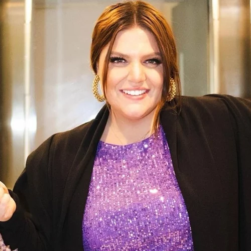 Η Δανάη Μπάρκα με το κολακευτικό χρώμα κραγιόν που θα φορέσουμε όλες φέτος τον χειμώνα