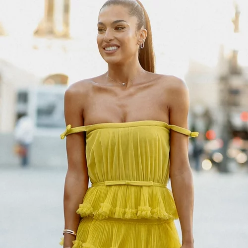 Το φόρεμα από τη Zara που θα θες να φοράς σε κάθε βραδινή σου έξοδο την άνοιξη