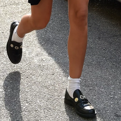 Street Style Inspo | 8 τρόποι για να φορέσεις κομψά τα loafers