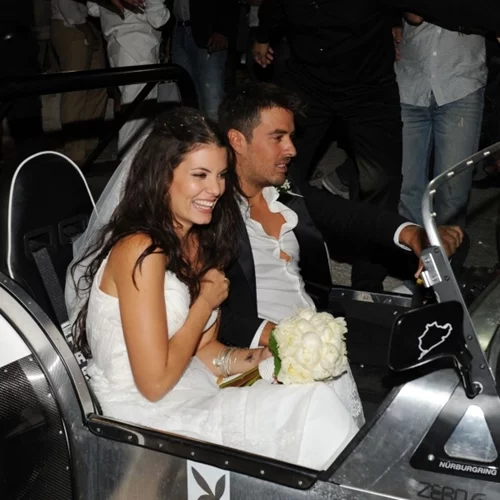 Το νυφικό της Μαρίας Κορινθίου είναι η πιο διαχρονική επιλογή για έναν καλοκαιρινό γάμο