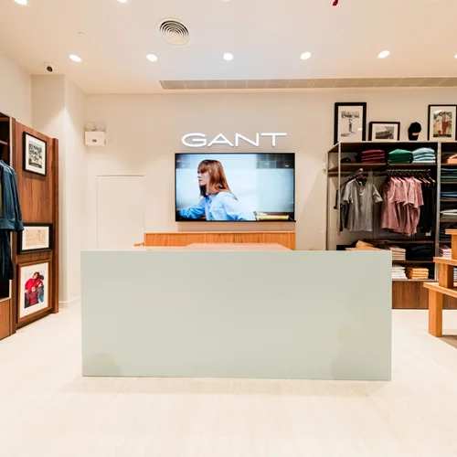 Η GANT παρουσιάζει το ανανεωμένο Outlet κατάστημά της στο Designer Outlet Athens