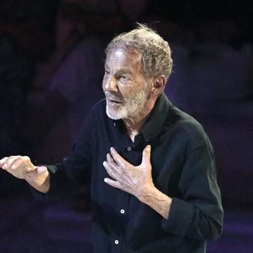 Νέα εποχή για το θέατρο Λυκαβηττού | Ανοίγει ξανά τις πόρτες του με μια συναυλία-ορόσημο του Σταύρου Ξαρχάκου