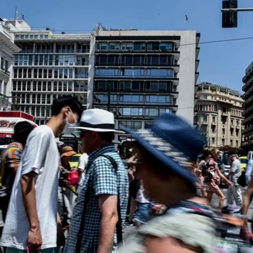 Κορονοϊός | "Όχι" Πλεύρη στην επαναφορά των μέτρων - Το κύμα της πανδημίας έχει ήδη κορυφωθεί