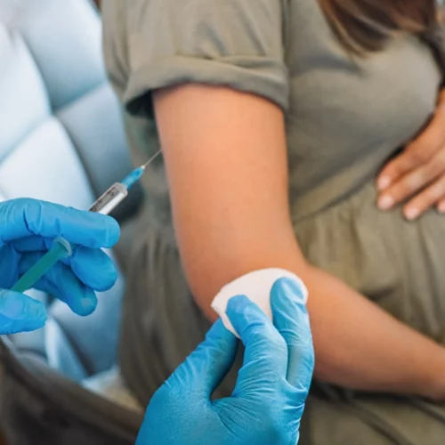 Κορονοϊός: Οι ανεμβολίαστες έγκυες κινδυνεύουν όσο και τα άτομα με μακροχρόνια νοσήματα