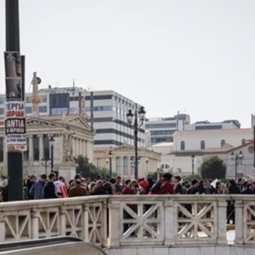 Κατεβάζει ρολά η χώρα | 24ωρη απεργία σε δημόσιο και ιδιωτικό τομέα - Πώς θα κινηθούν τα Μέσα Μεταφοράς