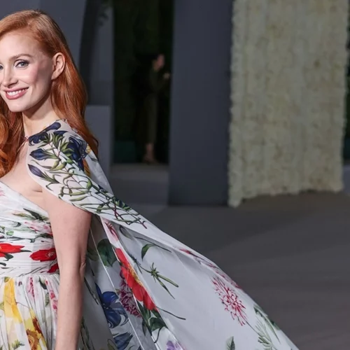 Η εμφάνιση της Jessica Chastain που μας θύμισε γιατί χρειαζόμαστε ένα καρό σακάκι στην γκαρνταρόμπα μας
