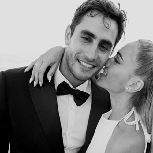 Κόνι Μεταξά και Μάριος Καπότσης στην πρώτη ανάρτηση μετά το γάμο τους