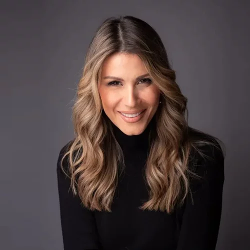 Όταν η Άννα Κανδαράκη πέταξε την περούκα και μίλησε με θάρρος για όσα μάς φοβίζουν