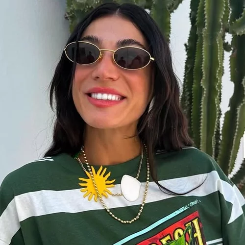 Η Ήβη Αδάμου με τα flat παπούτσια που ταιριάζουν με κάθε φθινοπωρινό look