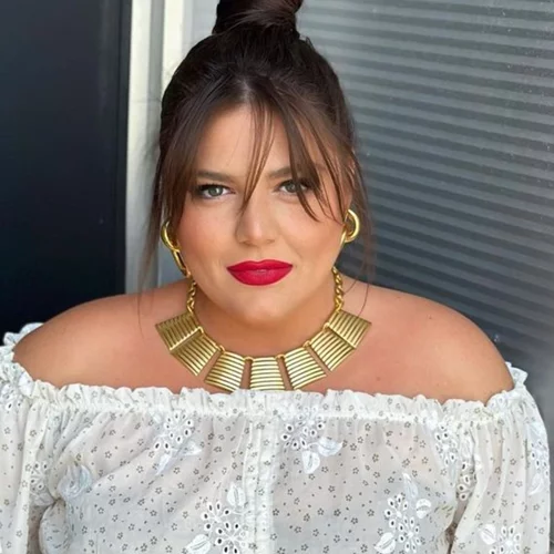 Η Δανάη Μπάρκα φόρεσε το crop top από τα H&M που ταιριάζει τέλεια με σορτς