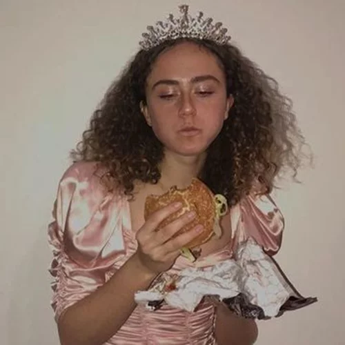 Η αντισυμβατική θετή κόρη της Kamala Harris‎ | Το μόντελινγκ & η capsulle συλλογή που ξεπούλησε σε 1 ώρα