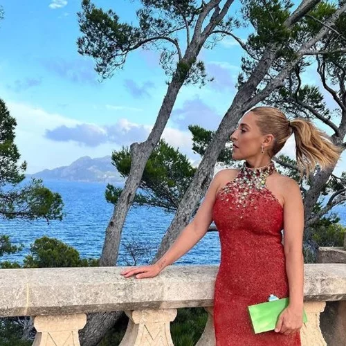 Η κόρη του Πασχάλη Τερζή στα φοιτητικά έδρανα | Η εμφάνιση στο Πανεπιστήμιο Πειραιά