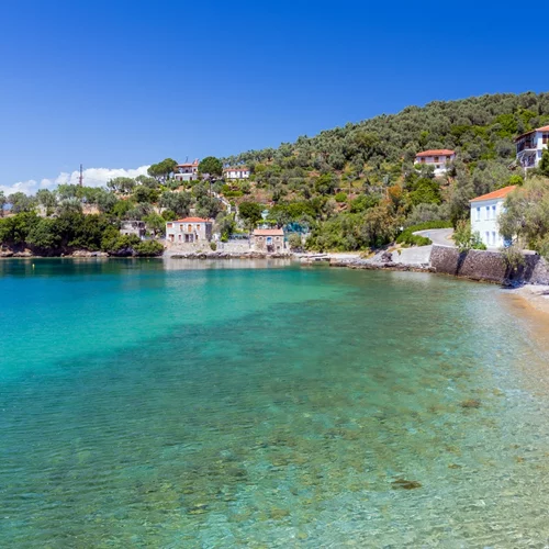 Οικογενειακές διακοπές με χαμηλό budget | Αυτοί είναι οι 5 πιο οικονομικοί προορισμοί στην Ελλάδα