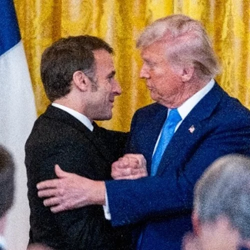 Τrump και Μacron σκιαγράφησαν, έστω και θολά, την εικόνα ότι κάτι κινείται στο Ουκρανικό