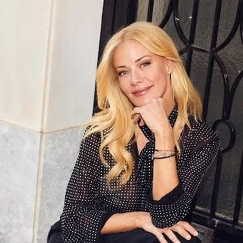 Ζέτα Μακρυπούλια | Η εμφάνιση σε τόνους του καφέ και η dressy λεπτομέρεια που έκανε τη διαφορά