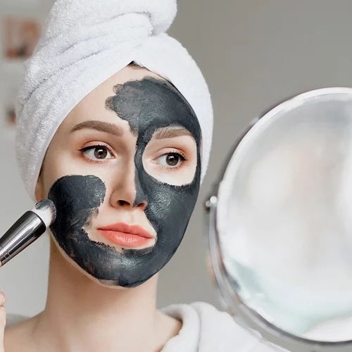 Οι καλύτερες μαύρες μάσκες προσώπου για βαθύ καθαρισμό και αποτοξίνωση