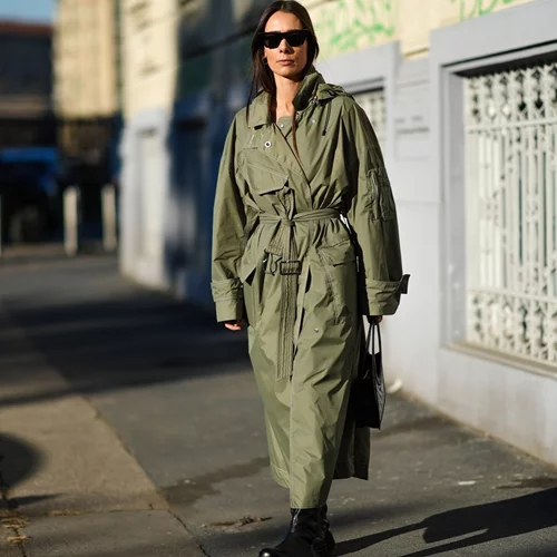 Το αδιάβροχο μπουφάν από την Oysho που θα σε σώσει στις βροχερές μέρες