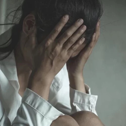 Συγκλονίζει η σεναριογράφος Κατερίνα Μαυρίκη | Γνωστός ηθοποιός και σκηνοθέτης με βίασε το 2013