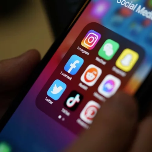 Πώς θα βρεις ποια sites διαρρέουν τα δεδομένα σου σε Facebook και Instagram