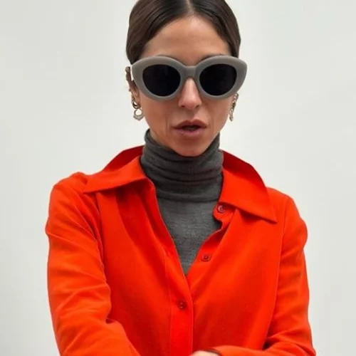 Το απρόσμενο combo που υιοθέτησε η Σοφία Καρβέλα | Πώς φόρεσε το πλεκτό της;