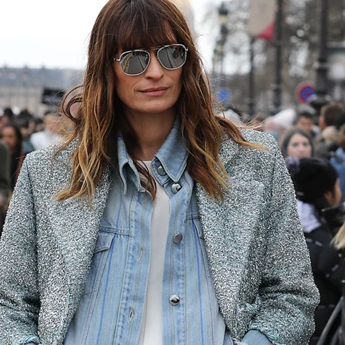 Πέντε outfits για την εποχή με έμπνευση από τις πιο κομψές γυναίκες άνω των 40