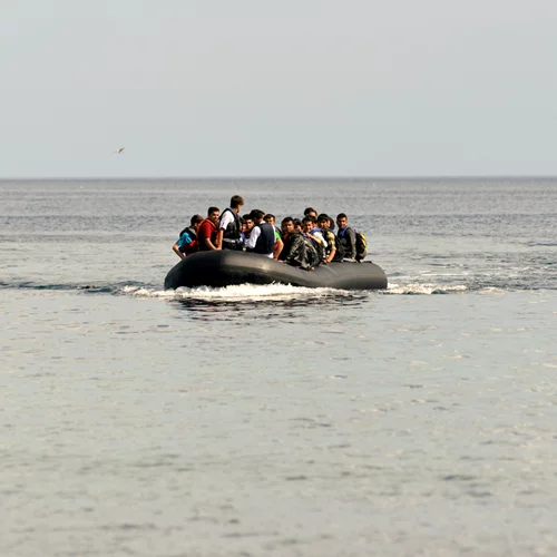 Ναυάγιο στην Πάρο | Σε δομή φιλοξενίας οι 63 διασωθέντες μετανάστες - Τουλάχιστον 16 νεκροί - Συνεχίζονται οι έρευνες