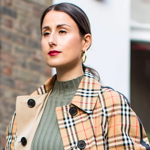 Το χτένισμα που θα σε αναδείξει σε beauty icon ακόμα και με 50% υγρασία