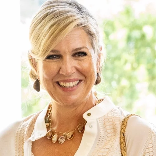 Η βασίλισσα Maxima εμφανίστηκε μ' ένα τοπ από το αγαπημένο της ελληνικό brand