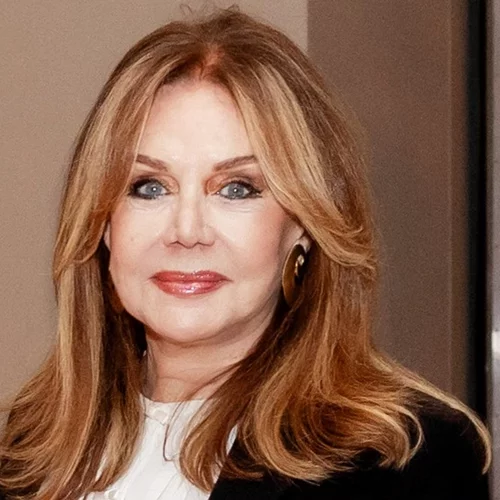 Η Αγάπη Πολίτη στο Ηρώδειο | Με αέρινο φόρεμα και εσπαντρίγιες