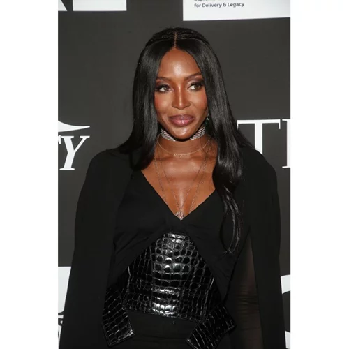 Η Naomi Campbell στην πρώτη της καμπάνια από τότε που έγινε μητέρα