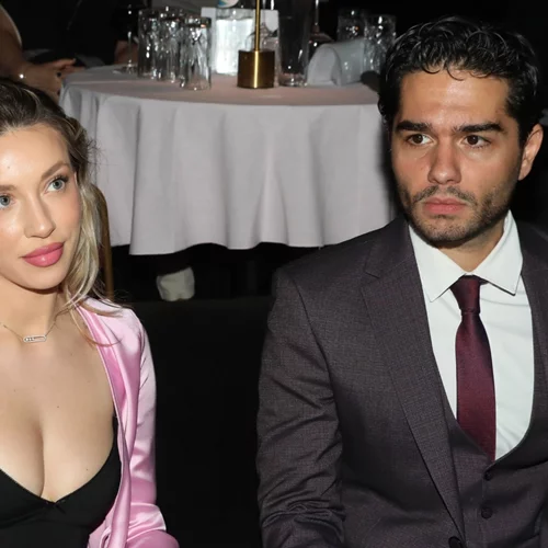 Γαρυφαλλιά Καληφώνη και Χρήστος Μάστορας | Το νέο πολύ τρυφερό βίντεο του ζευγαριού σε ταβέρνα δίπλα στη θάλασσα