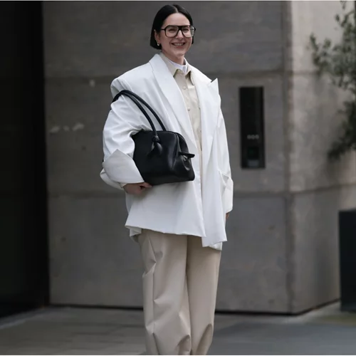 Πέντε τρόποι για να φορέσεις το πιο δημοφιλές παντελόνι της άνοιξης