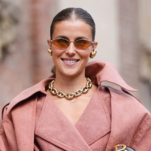 Τα ωραιότερα πολυτελή αρώματα πούδρας που θα κάνουν τους πάντες να γυρνούν στο πέρασμά σου