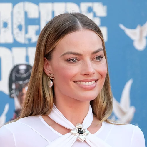 3 σέξι, γιορτινά χτενίσματα που θα αναβαθμίσουν ακόμα και το πιο απλό ντύσιμο