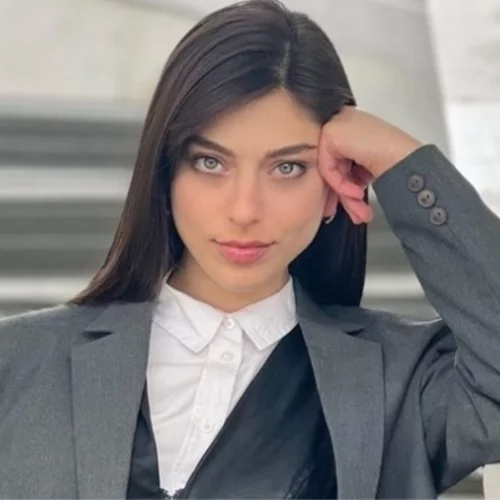 Ιφιγένεια Πιερίδου | Με αυτόν τον συμπρωταγωνιστή της στη "Γη της Ελιάς" έχει σχέση