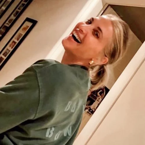 "Τόσα χρόνια, τόση αγάπη" | Η Νίκη Κάρτσωνα σε τρυφερό στιγμιότυπο με τον σύζυγό της, Νίκο Χατζή