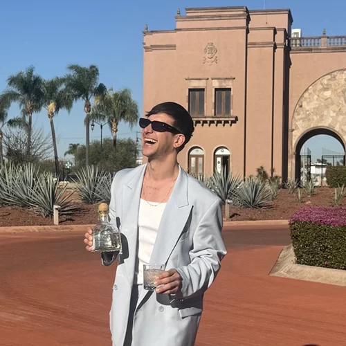 Ο Ηλίας Μπόγδανος στο Μεξικό με την Patrón