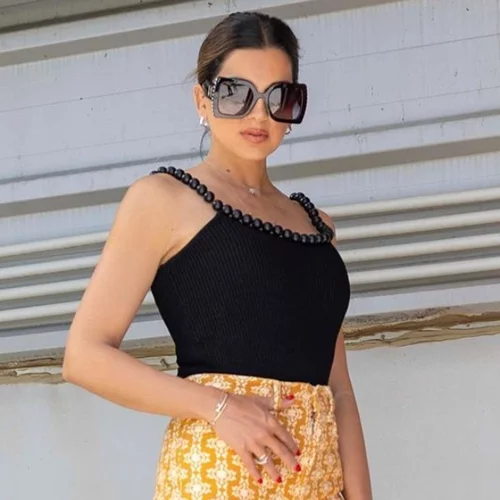 Μπορεί ένα εμπριμέ παντελόνι να ανανεώσει το στιλ σου; Το look της Σταματίνας Τσιμτσιλή είναι η απόδειξη