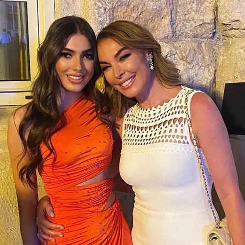 Η Τατιάνα Στεφανίδου κάνει βόλτες με την κόρη της, Λυδία στη γέφυρα του Μπρούκλιν | Τα κομψά φθινοπωρινά looks που επέλεξαν