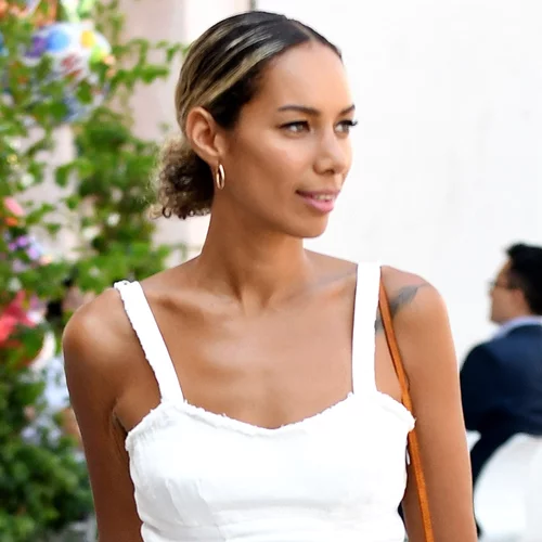 Αναρωτιέσαι ποια παπούτσια ταιριάζουν με τις φούστες σου; | Αυτά τα ζευγάρια προτείνουν οι fashionistas