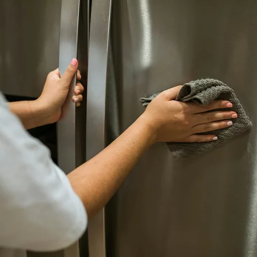 Ψυγείο που λάμπει | Πώς να το καθαρίσεις σωστά χωρίς κόπο