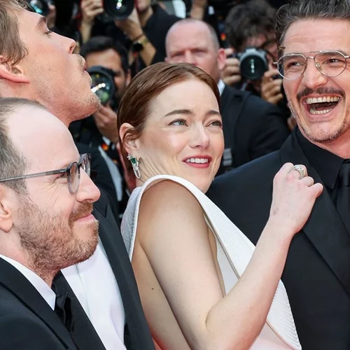 Emma Stone | Το απρόοπτο στο κόκκινο χαλί του Φεστιβάλ Καννών που έκανε την εμφάνισή της viral