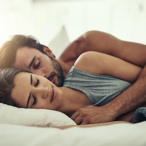 Ροχαλητό και άπνοιες | Πώς καταστρέφουν τον ύπνο (και τις νύχτες) των συντρόφων