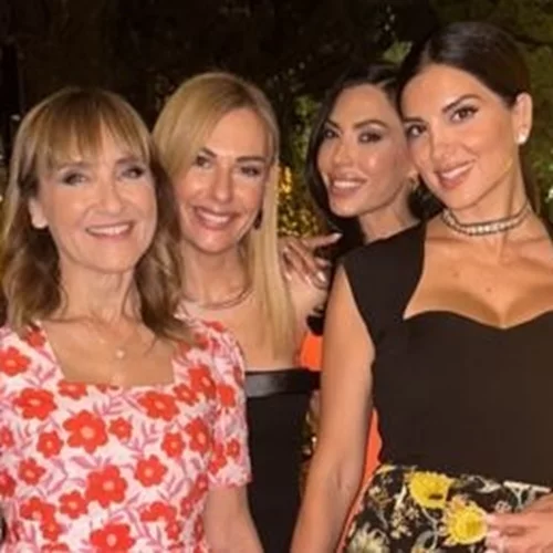 Μάρα Ζαχαρέα, Σταματίνα Τσιμτσιλή, Κατερίνα Καινούργιου | Η κοινή βραδινή έξοδος την πιο καυτή βραδιά του καλοκαιριού