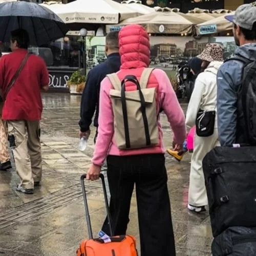 Ο καιρός σήμερα | Επιμένουν οι καταιγίδες και οι ισχυροί άνεμοι, πέφτει κι άλλο η θερμοκρασία - Πότε θα βρέξει στην Αττική