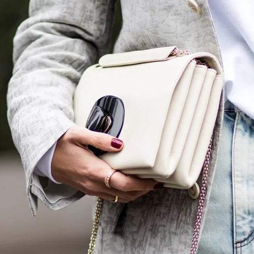 Έχεις κοντά νύχια; Οι τάσεις της χρονιάς που θα τα αναδείξουν