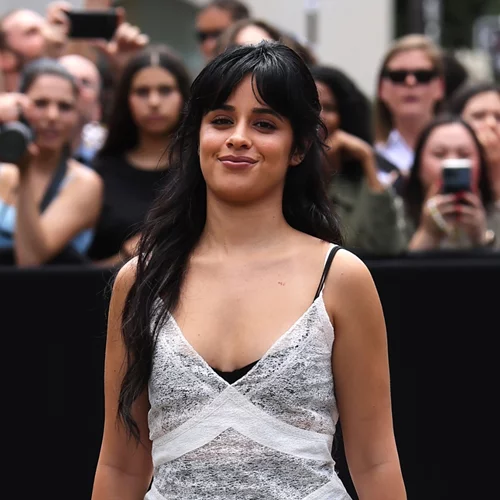 Η Camila Cabello χορεύει συρτάκι στα γενέθλια του Δημήτρη Γιαννέτου στο πιο fun βίντεο που θα δεις σήμερα