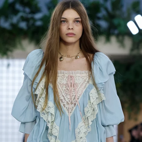 Zara, Mango, H&M | Τα boho πουκάμισα που χρειάζεσαι για να φορέσεις το trend που συνεχίζει να μας εμπνέει και αυτήν την άνοιξη