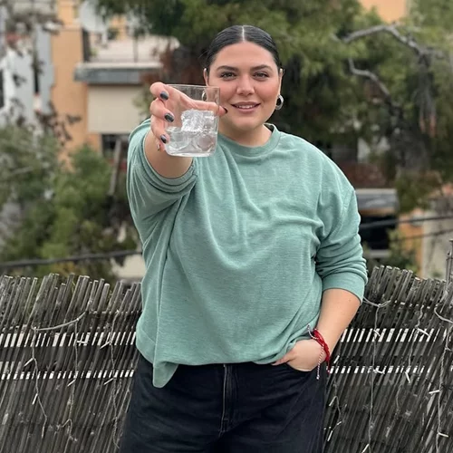 "Τι να μαγειρέψω σήμερα;" | Η Δανάη Μπάρκα φτιάχνει vegan παστίτσιο