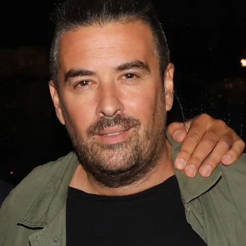 Στο νοσοκομείο με κορονοϊό για έβδομη ημέρα ο Γιάννης Αϊβάζης – Ποια είναι η κατάσταση της υγείας του